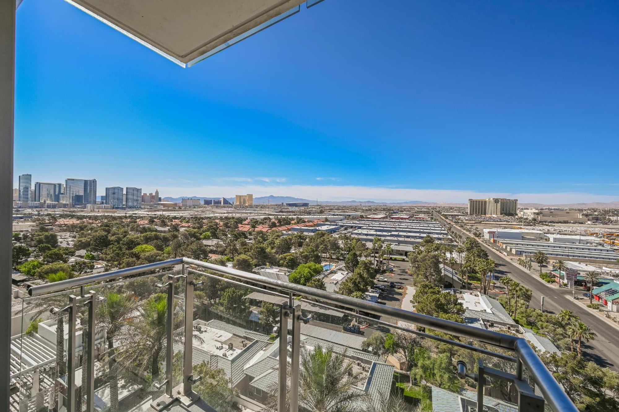 Stripviewsuites At Palms Place Apartahotel