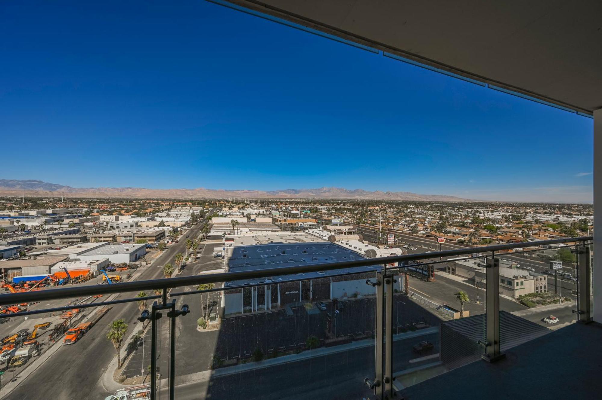 Aparthotel Stripviewsuites At Palms Place 4*